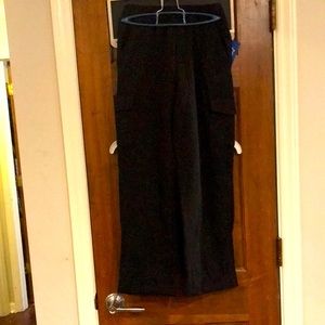 Black Starter sweat pant material Athletic pants NWT.  Cargo pockets. Boys Large